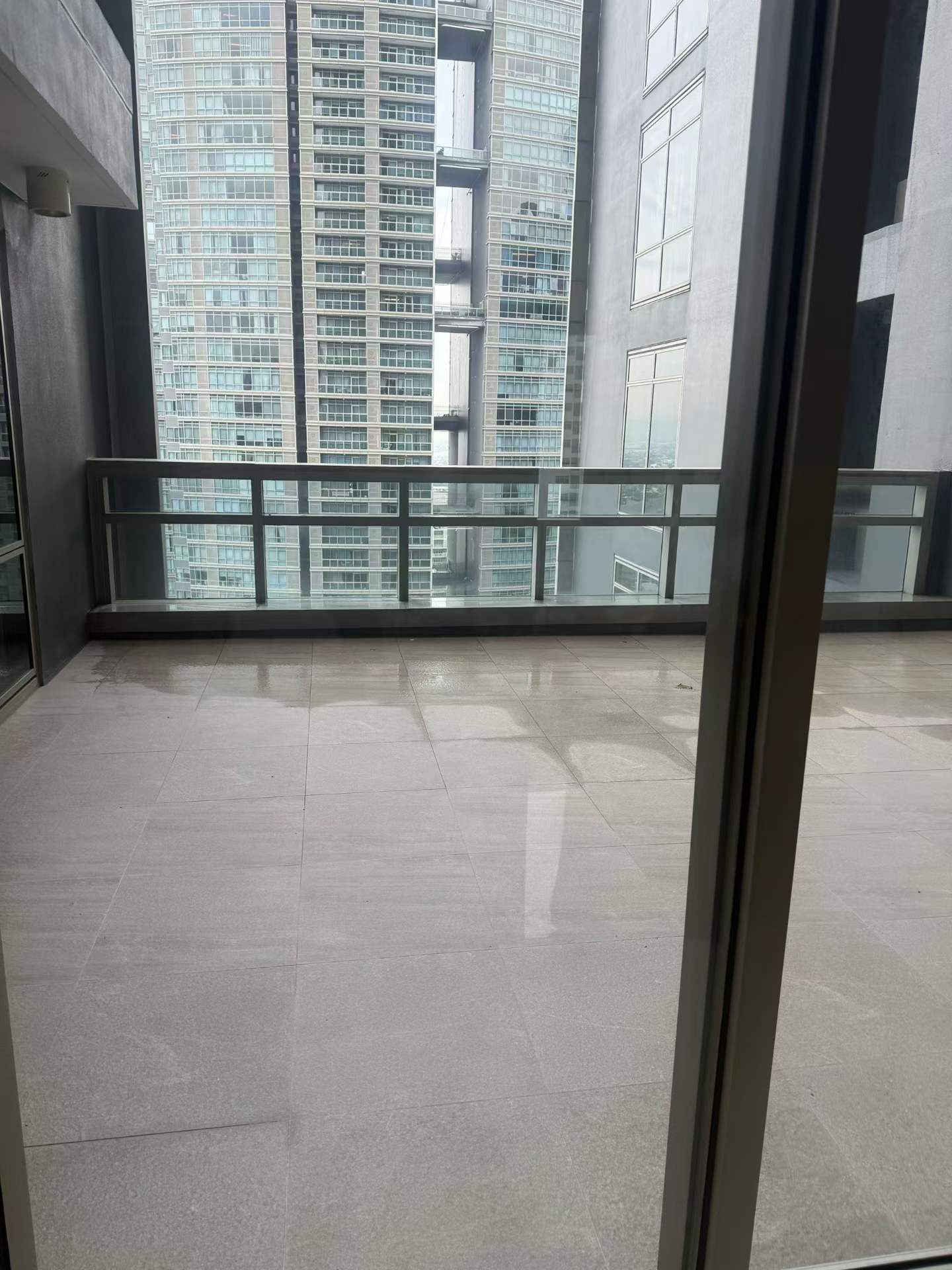 西画廊大三房出租