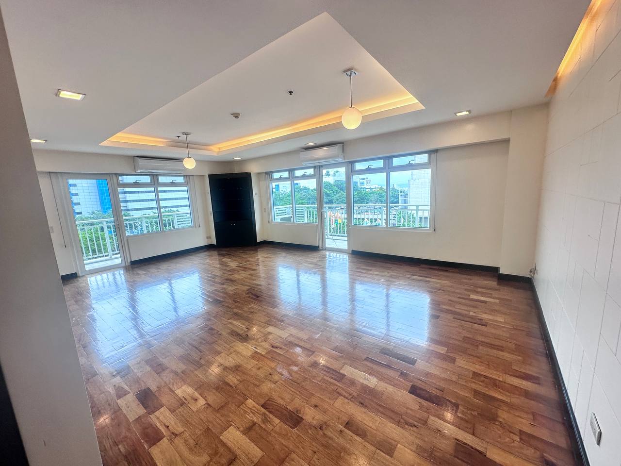 One Serendra 一手出租
