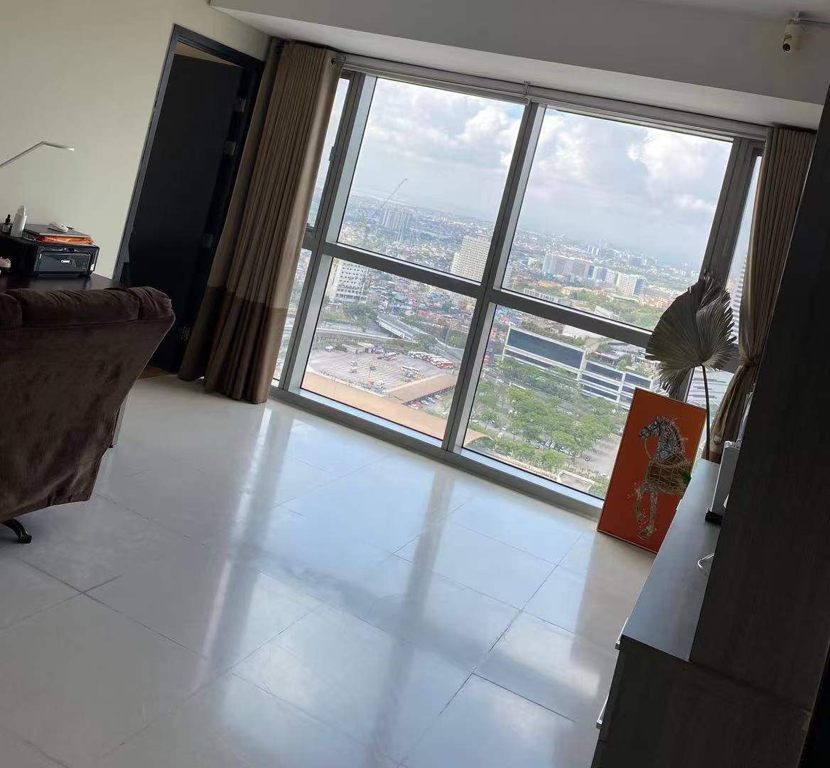 One Serendra  east tower 3室一手出租