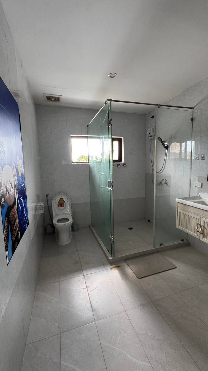 Bf home paranaque. 770平5房一手出租120k