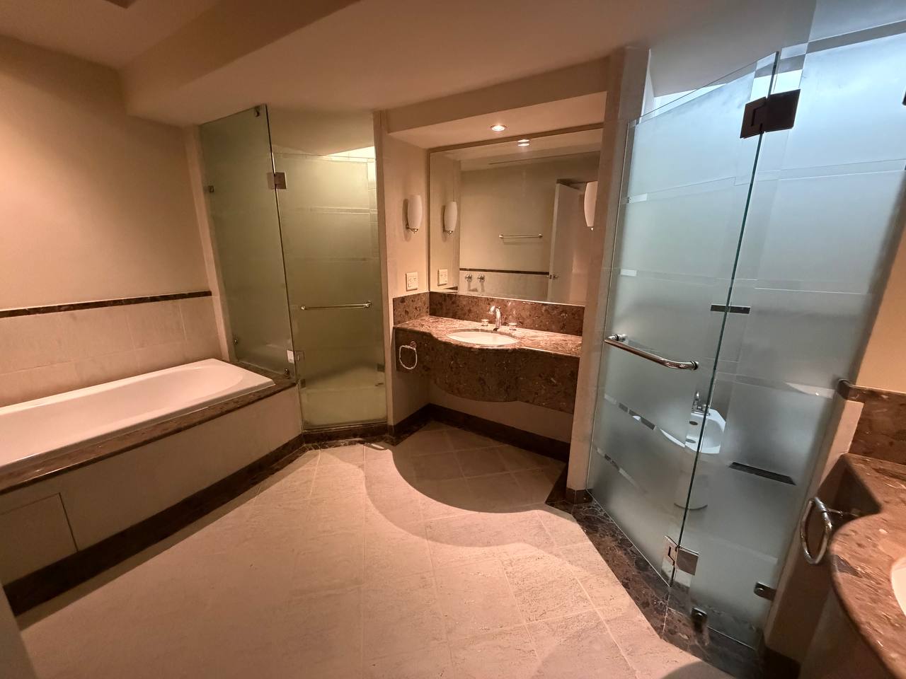 PACIFIC PLAZA TOWERS BGC 大三房  一手出租