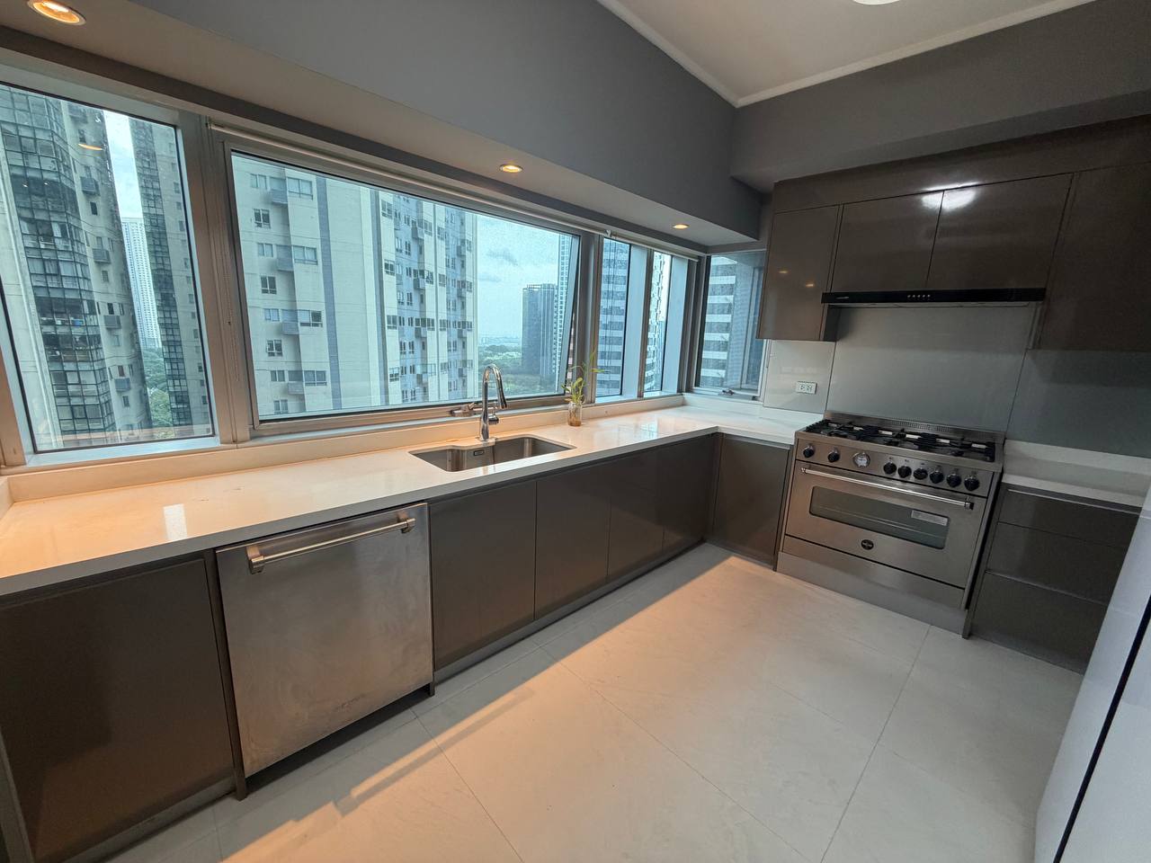 PACIFIC PLAZA TOWERS BGC 大三房 一手出租