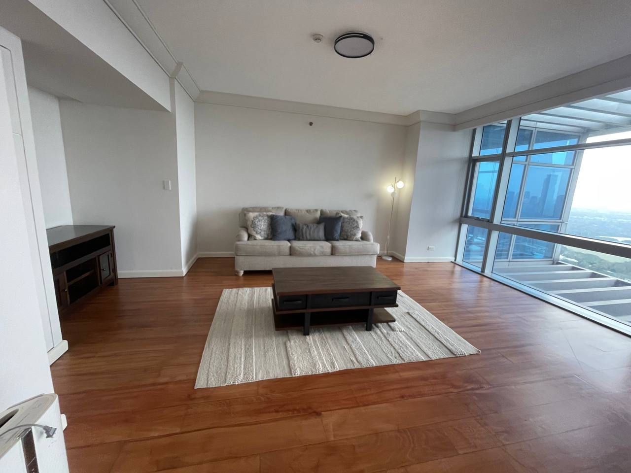 PACIFIC PLAZA TOWERS BGC 大三房  一手出租